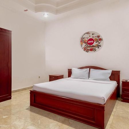 Hotel Oyo Living 2843 Raz House Syariah Medan Exterior foto