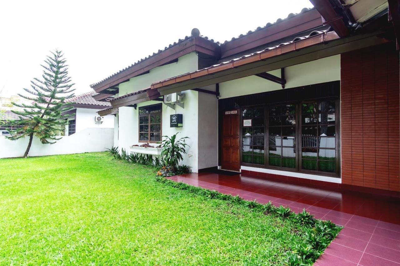 Hotel Oyo Living 2843 Raz House Syariah Medan Exterior foto