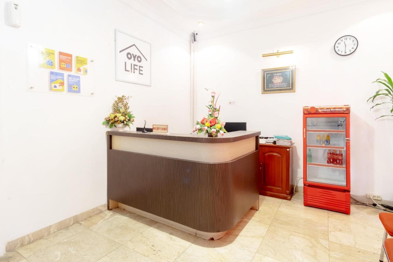 Hotel Oyo Living 2843 Raz House Syariah Medan Exterior foto