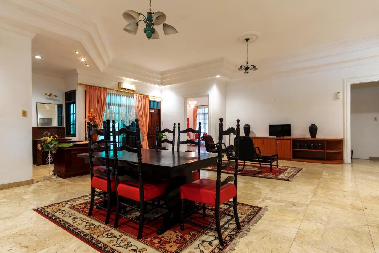 Hotel Oyo Living 2843 Raz House Syariah Medan Exterior foto