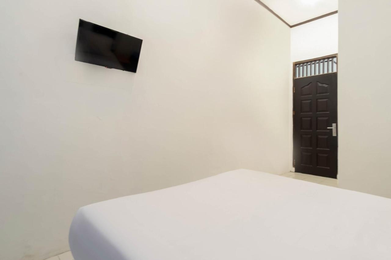 Hotel Oyo Living 2843 Raz House Syariah Medan Exterior foto