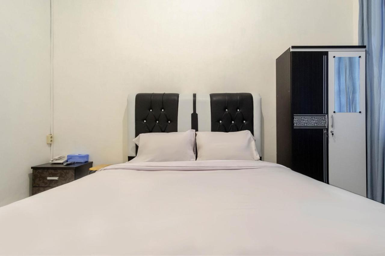 Hotel Oyo Living 2843 Raz House Syariah Medan Exterior foto