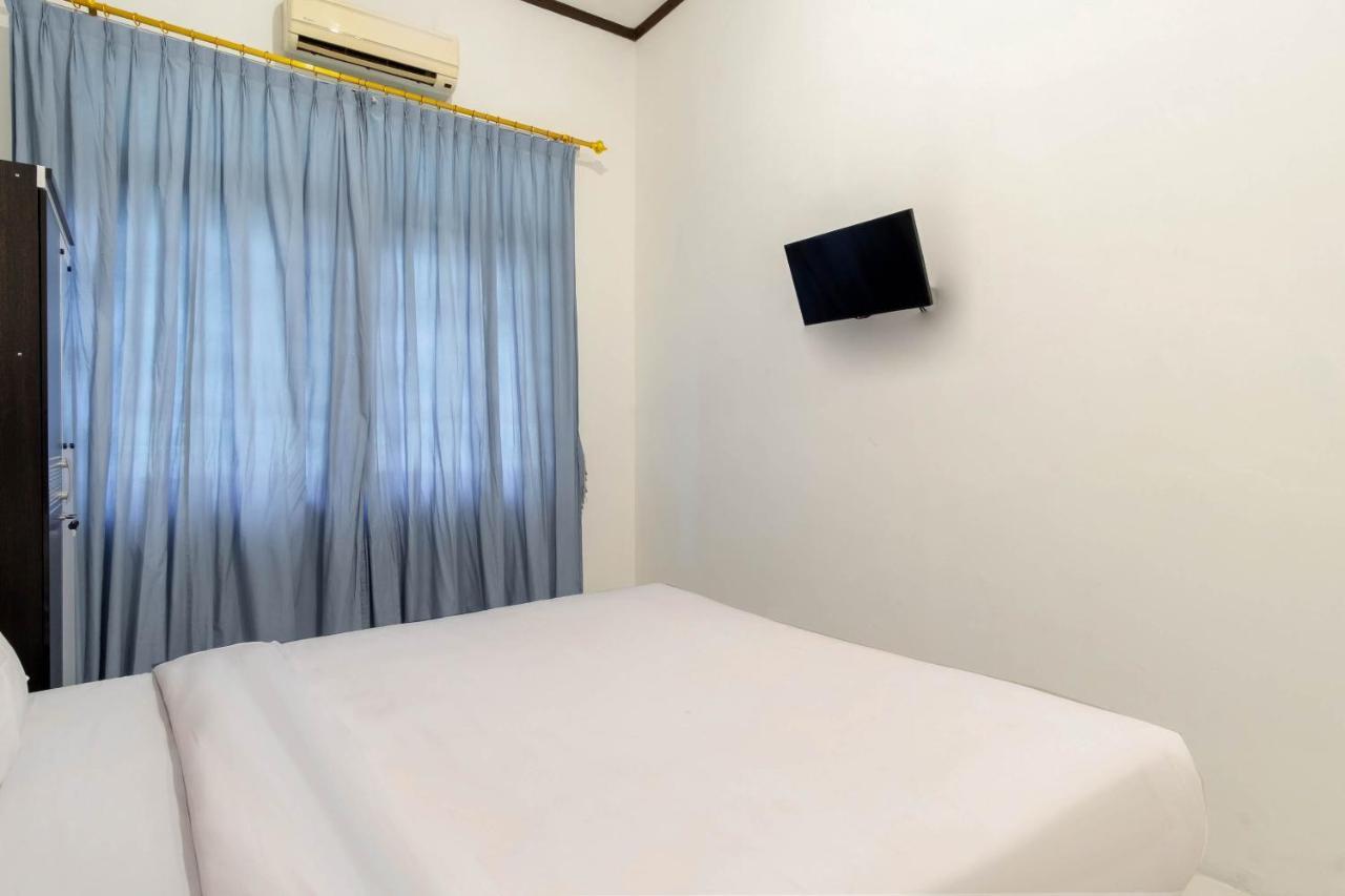 Hotel Oyo Living 2843 Raz House Syariah Medan Exterior foto