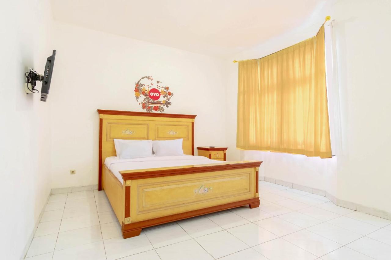 Hotel Oyo Living 2843 Raz House Syariah Medan Exterior foto