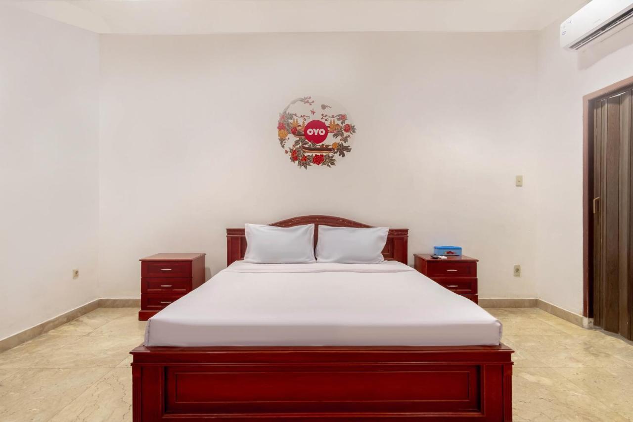 Hotel Oyo Living 2843 Raz House Syariah Medan Exterior foto