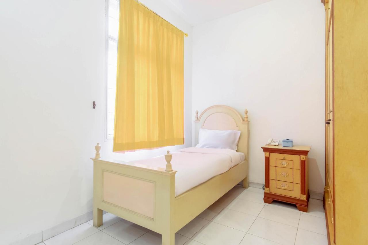 Hotel Oyo Living 2843 Raz House Syariah Medan Exterior foto