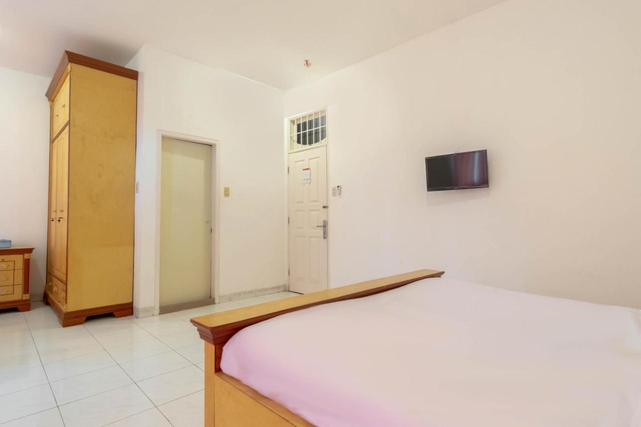 Hotel Oyo Living 2843 Raz House Syariah Medan Exterior foto