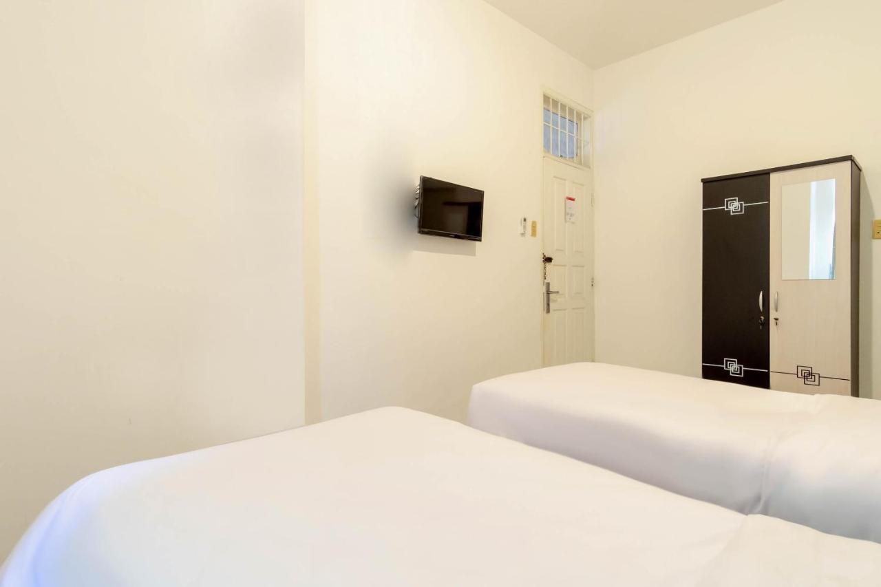 Hotel Oyo Living 2843 Raz House Syariah Medan Exterior foto