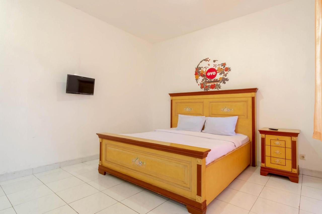 Hotel Oyo Living 2843 Raz House Syariah Medan Exterior foto