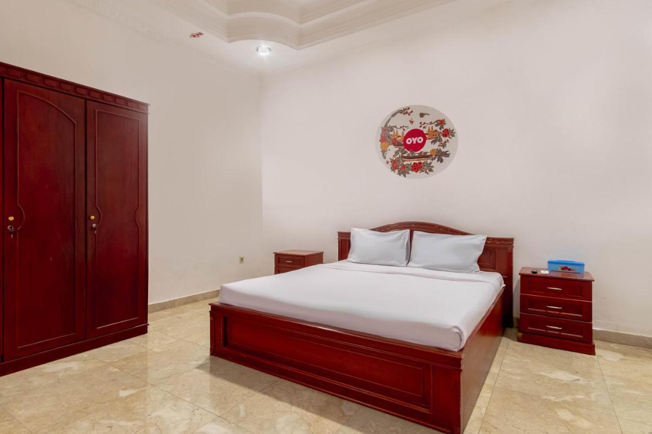 Hotel Oyo Living 2843 Raz House Syariah Medan Exterior foto