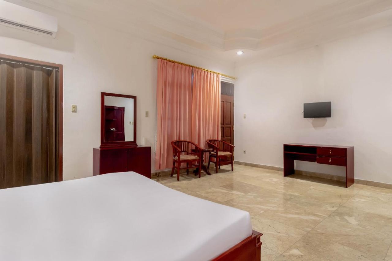 Hotel Oyo Living 2843 Raz House Syariah Medan Exterior foto
