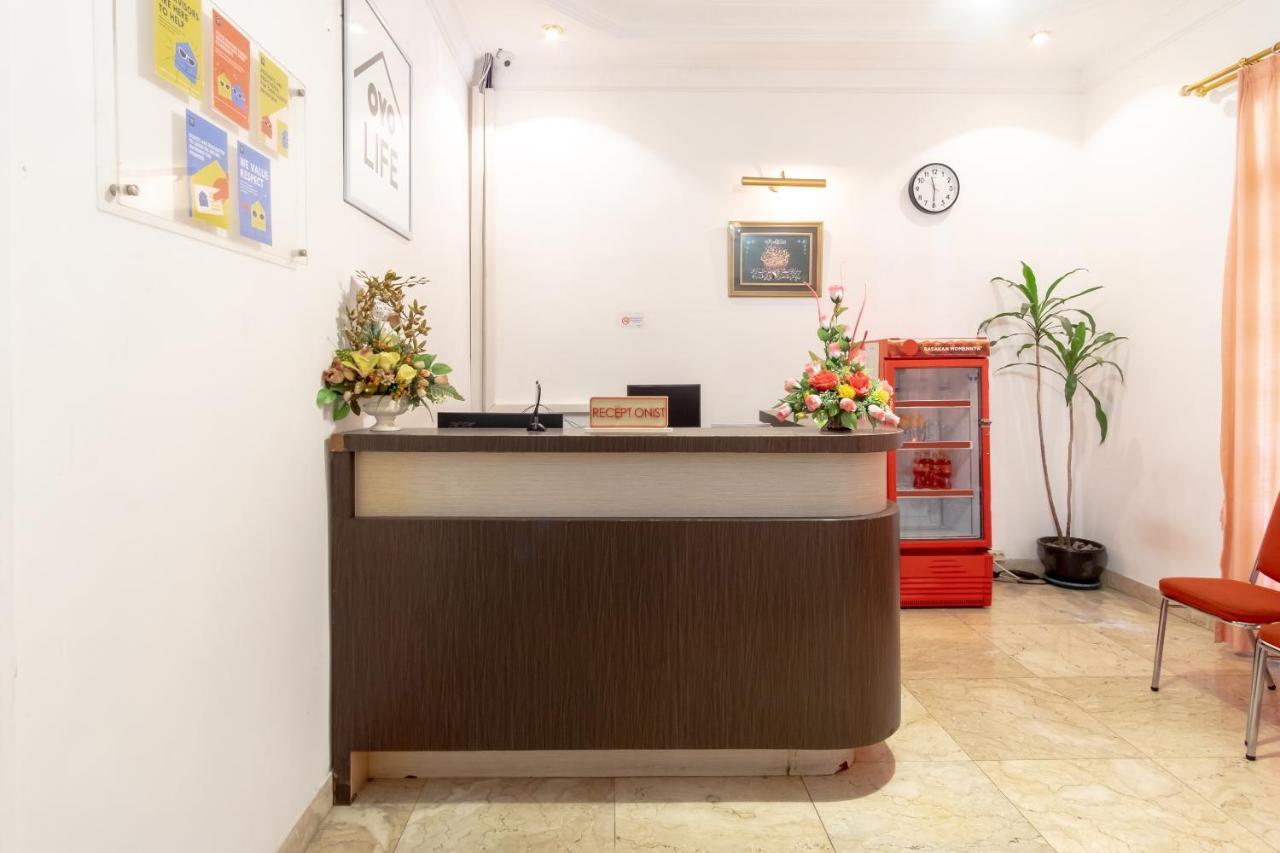 Hotel Oyo Living 2843 Raz House Syariah Medan Exterior foto